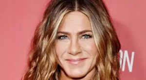 Дженифър Анистън си има нов любимец (ВИДЕО)