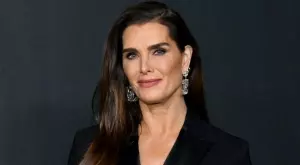 Брук Шийлдс се съблече по бельо на 57 (СНИМКИ)