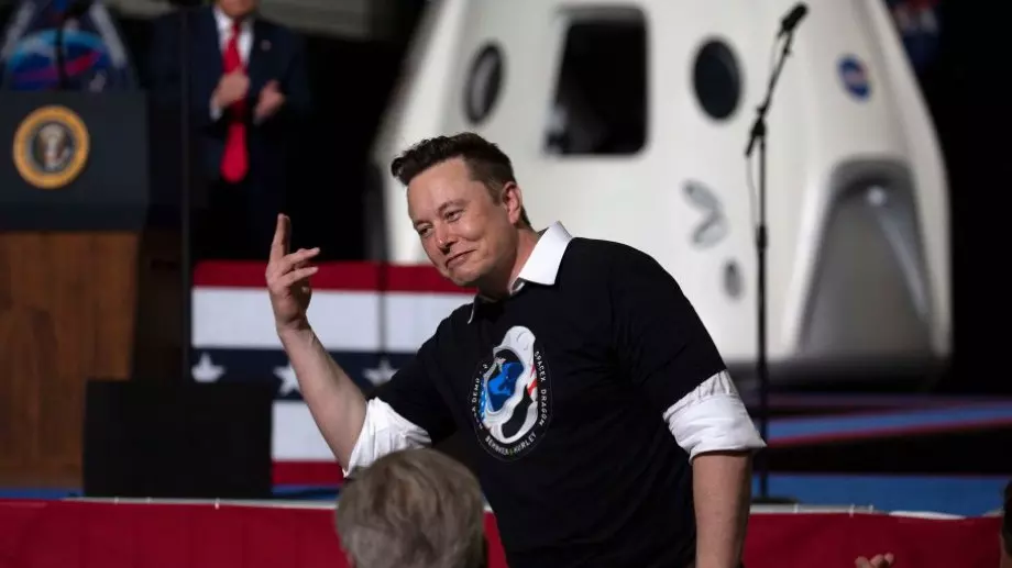 Илън Мъск влезе в топ 5 на най-богатите в света