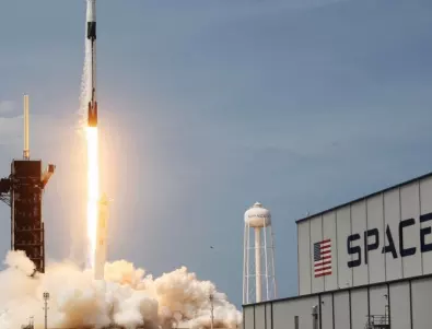 НАСА поръча още пет пилотирани мисии на SpaceX до МКС