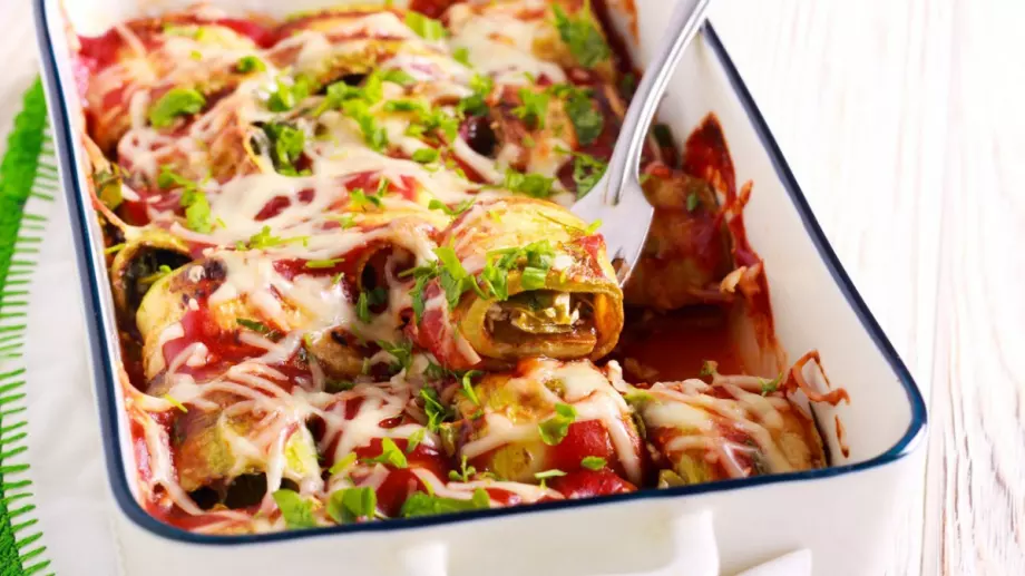 Бързо руло от кайма, увита в тиквички - рецепта