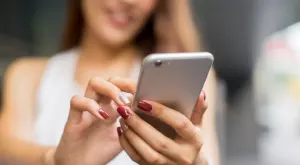 8 грешки, които съсипват батерията на телефона ви