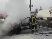 Автомобил се запали на магистрала „Хемус“