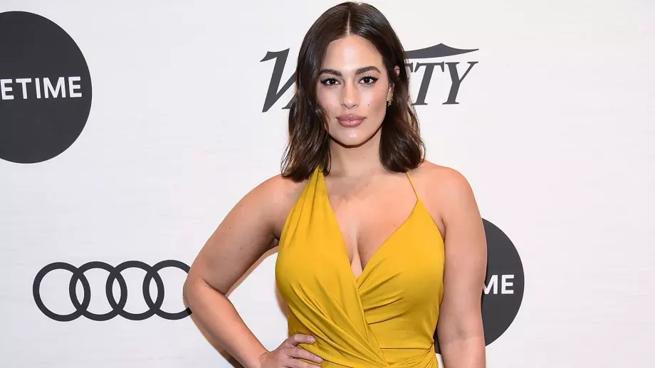 5 причини защо мъжете харесват жени с извивки