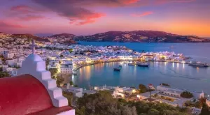 В Миконос: Жестокo наказание и глоба заради парти на плажа