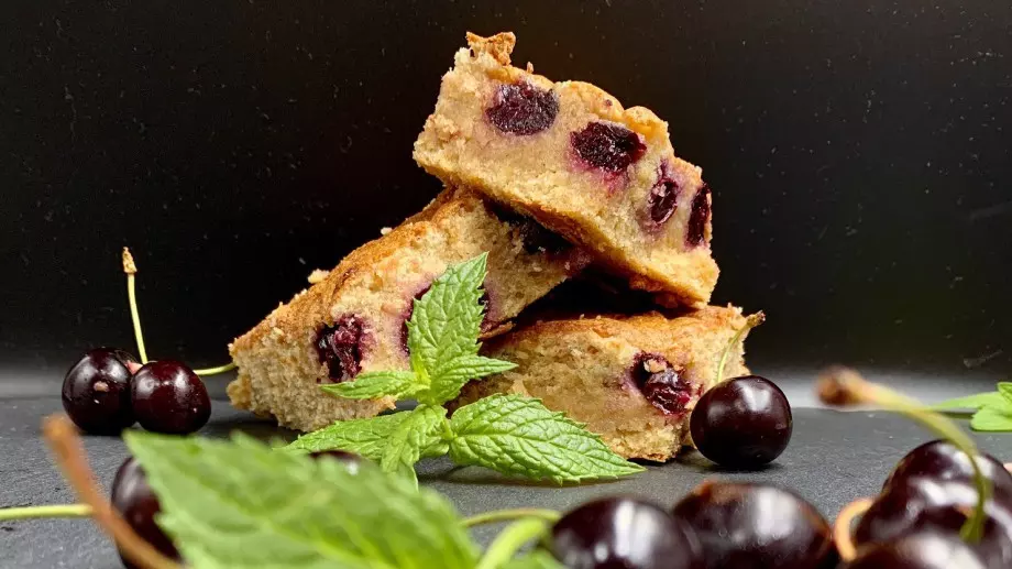 Домашен кекс с череши