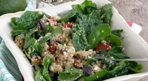 Салата с патладжан и киноа