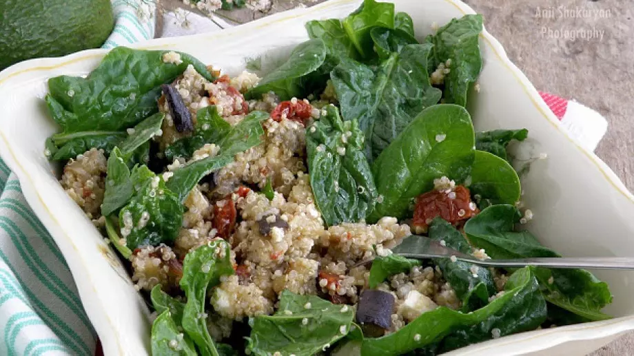 Салата с патладжан и киноа