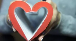 Младежките романтични книги, които можете да обсъдите с вашия тийнейджър 