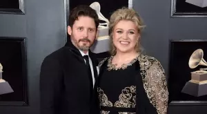 Кели Кларксън се развежда