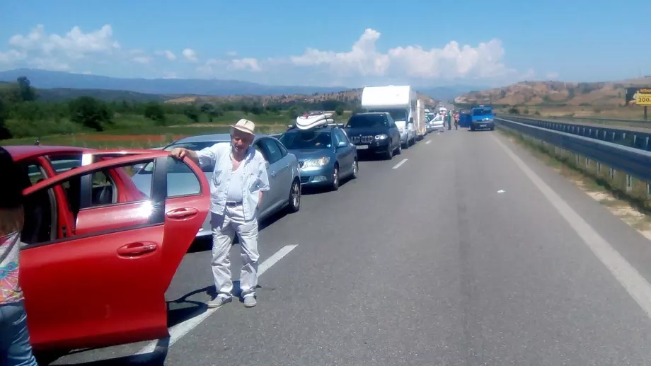 Българи, сърби и румънци окупираха границите с Гърция, тя не е готова за сезона