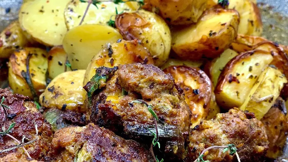 Ориенталски мини кюфтенца с пресни картофки 