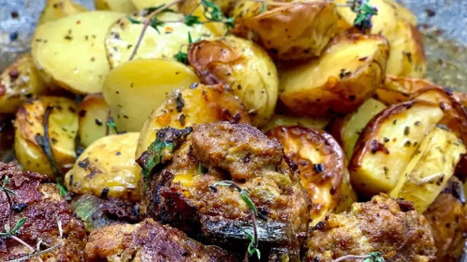 Божествено вкусни кюфтета с картофи на фурна