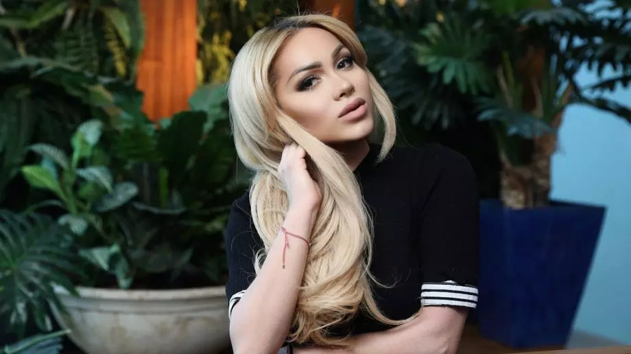 Нора Недкова на фестивала в Кан, щракна Джони Деп (СНИМКИ)