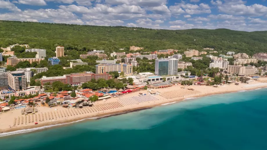 Високи заплати и скъп ток режат печалбата в туризма