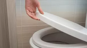 Учени: Може да се заразим с коронавирус и от тоалетната 