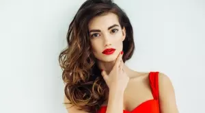 Защо червеното червило привлича мъжете повече?