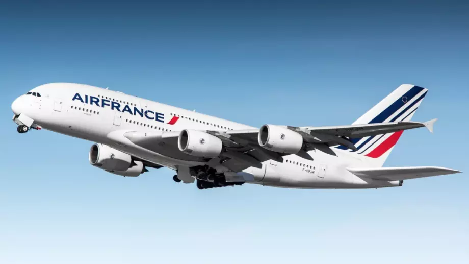 Франция предупреди Air France да избягва принудителни съкращения