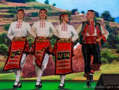 Българи у нас и по света отбелязаха Деня на българския фолклор