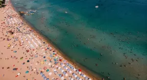 Туристите в Турция: Дистанция и маски и в морето, и на плажа