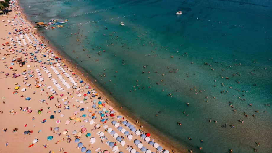 Туристите в Турция: Дистанция и маски и в морето, и на плажа