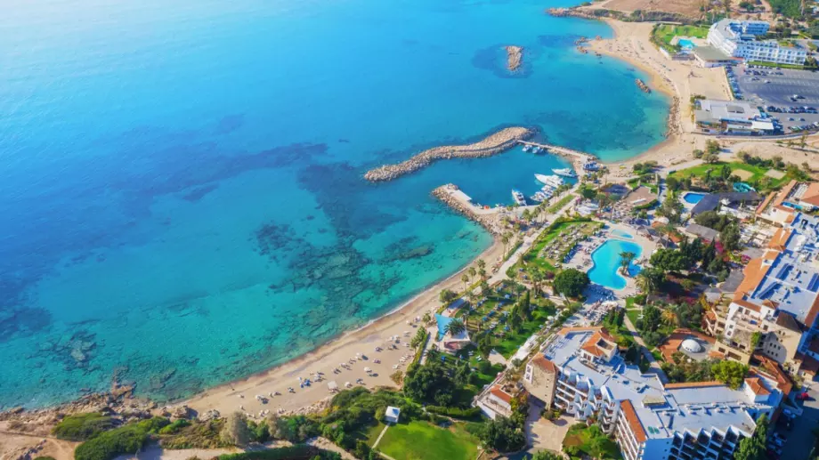 Нови анти ковид мерки и в Кипър от днес