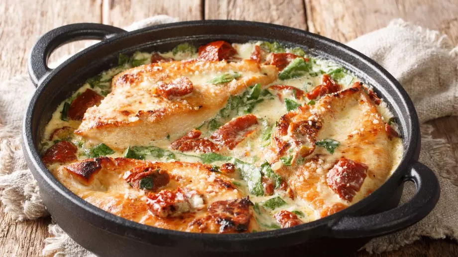 Пилешко със спанак и чери домати