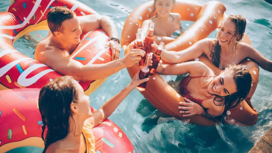 Кои напитки да избягвате в горещото време