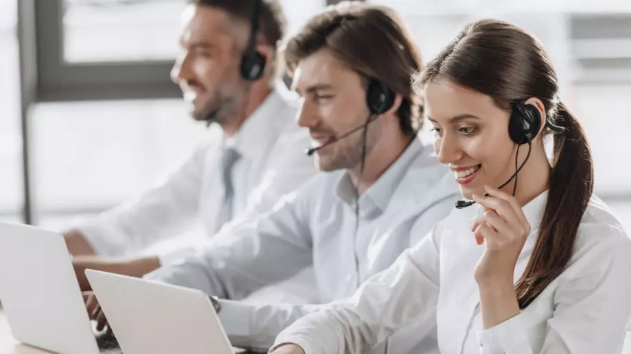 Държавата спира да плаща осигуровките на колцентровете