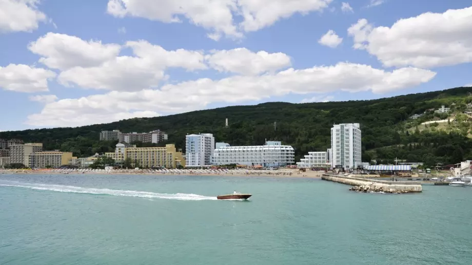 Лятото в България още го няма, туристите - също