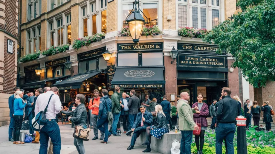 Пъбовете в Англия и Уелс - по-малко от всякога