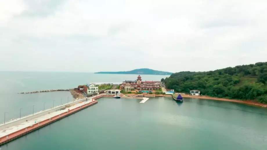 "Биволъ": Оградата, с която Доган спря плажуващите на "Росенец", е незаконна