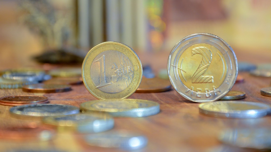 Няма формално изискване България да въведе еврото когато доходите ни