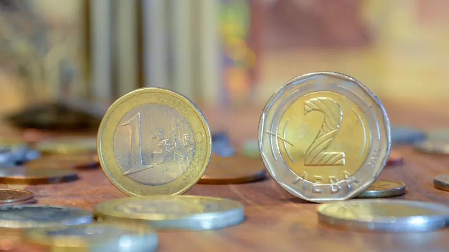  Ако еврото продължи да се обезценява, Германия въвежда лева?