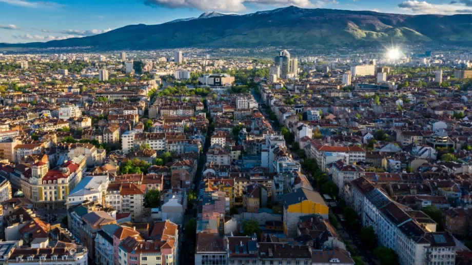 Наемите в София остават високи