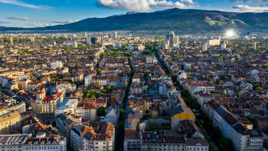 Средната заплата в София надмина 2000 лв.