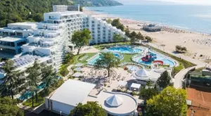 Няма да отварят баровете и дискотеките в "Албена"