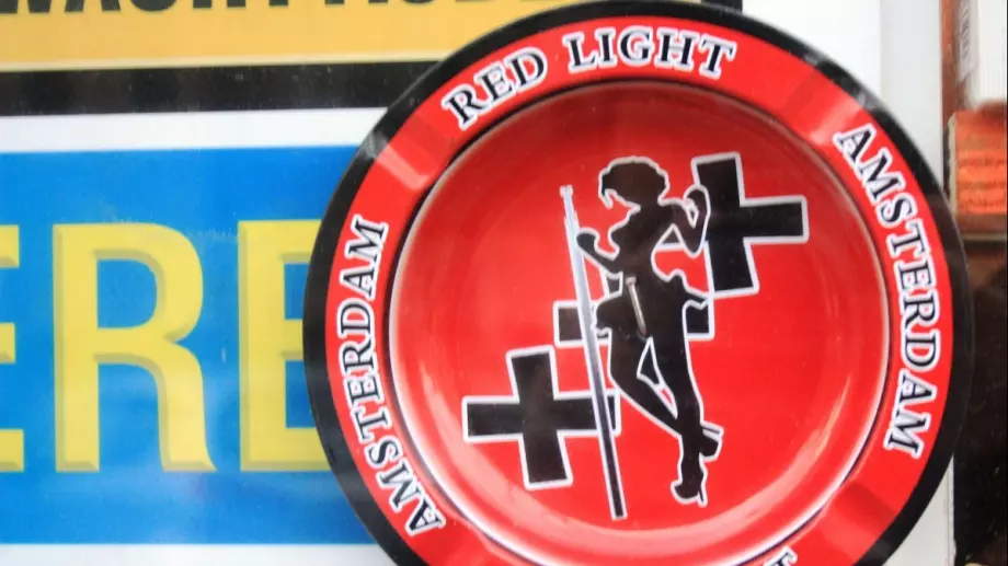 Амстердам със строги мерки в квартала на "червените фенери" 