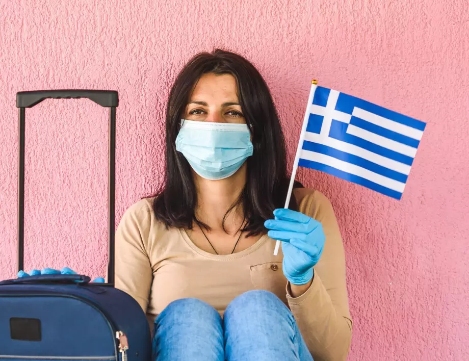 Връщат маските на закрито в Гърция