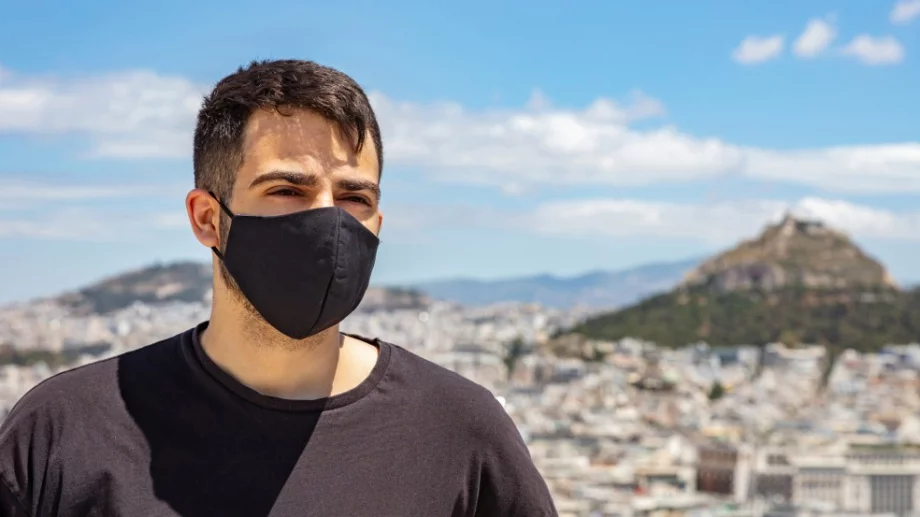 Гърция върна някои строги ограничения