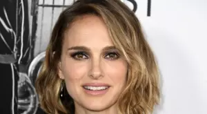 Натали Портман основа женски футболен отбор 