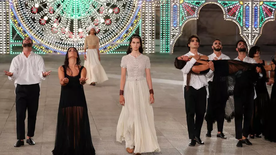 Dior представи круизната си колекция с ревю без публика