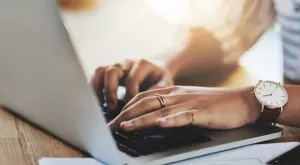 Начинът, по който пишем на клавиатура, показва нивото ни на стрес