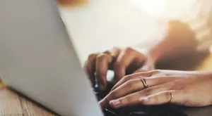 Виц за 16 април 2023:  Скъпа, спрях интернета