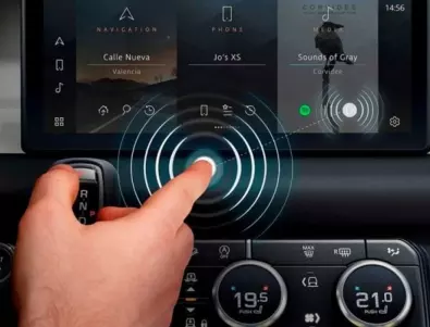 Jaguar Land Rover направи безконтактен екран