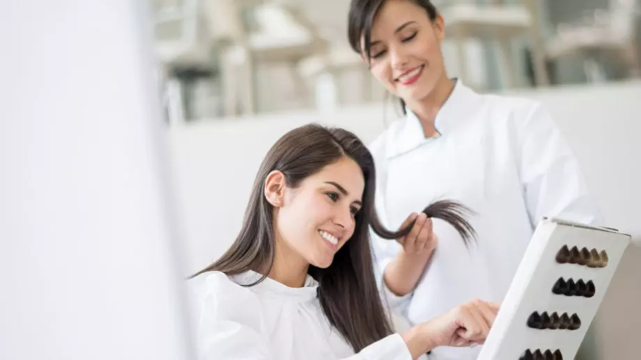 Какво да правите и какво НЕ, ако боядисвате косата си