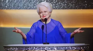 Оливия де Хавиланд: Последната актриса от "златния век" на Холивуд 