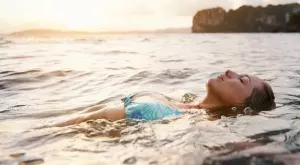 Можем ли да се заразим с коронавирус в морето?