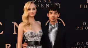 Санса от "Игра на тронове" роди