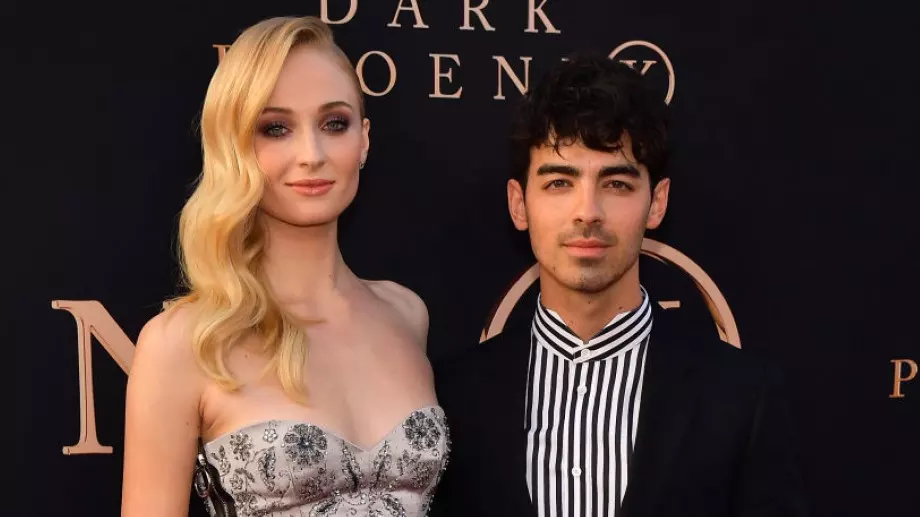 Джо Джонас и Софи Търнър са подали документи за развод (СНИМКА)